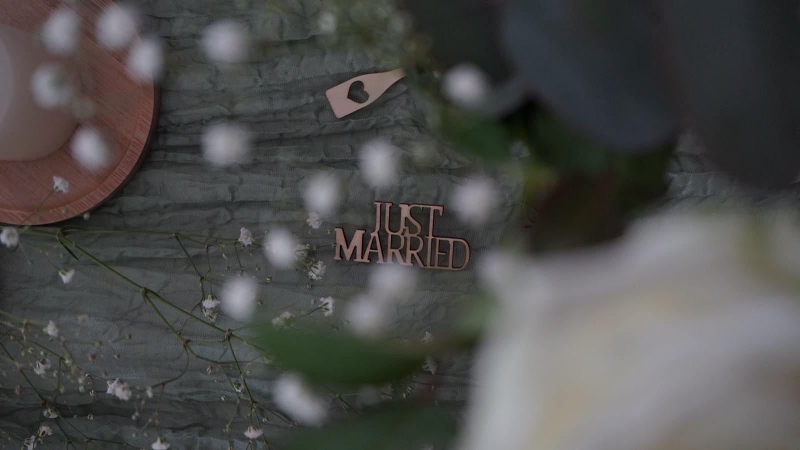 Just-Married-Deko auf dem Hochzeitstisch